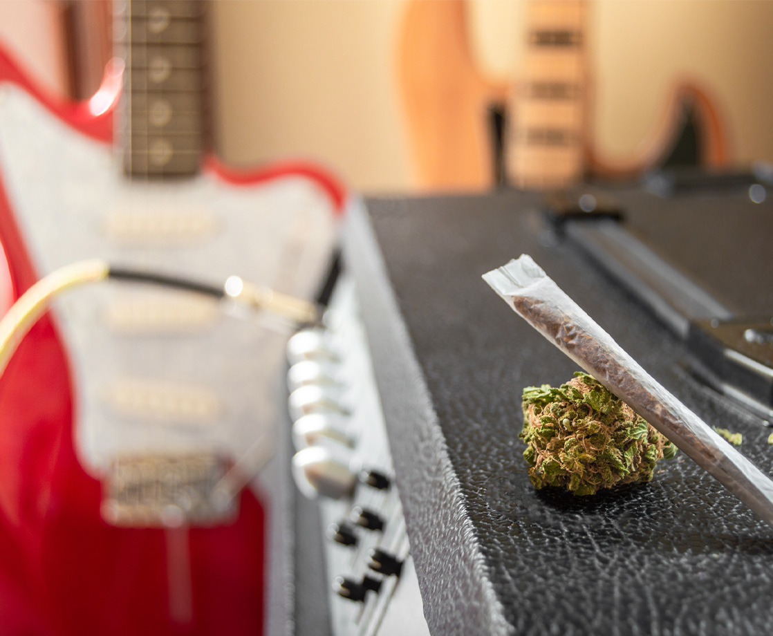 Weed Smokers Prefer Toking While Listening to Rock, Poll Finds
