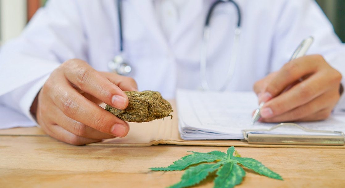 Medical Schools Aren’t Teaching Their Students About Cannabis, Survey Finds