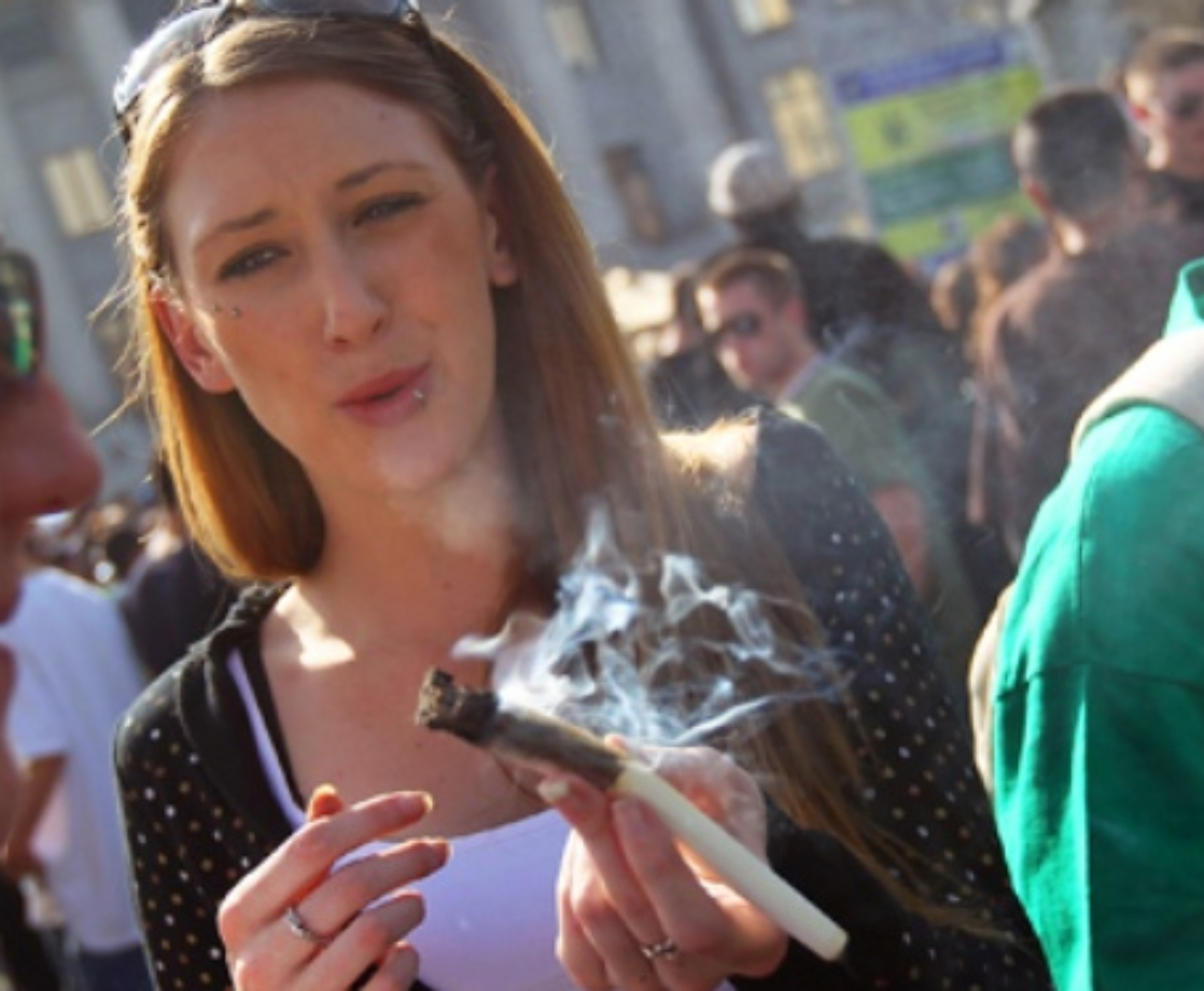 Scientists Say the Legal Age to Start Smoking Weed Should Be 19, Not 21