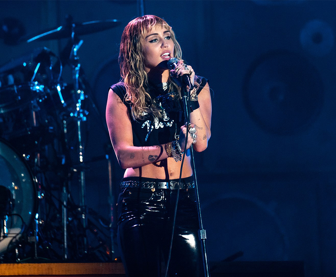 Miley Cyrus Is Still Sober and Says She Loves to Remind Her Pothead Parents