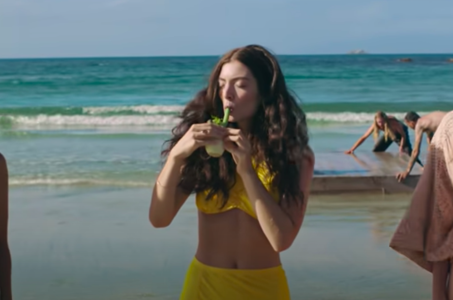 Pop Star Lorde Smokes Weed Out of DIY Fennel Bulb Bong in New Music Video