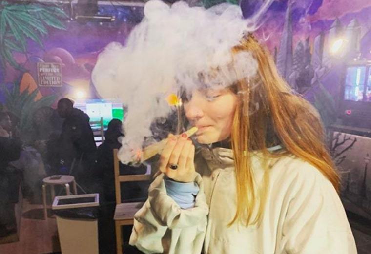 Massachusetts Lawmakers are Working to Make Weed Cafes Fully Legal Across the State