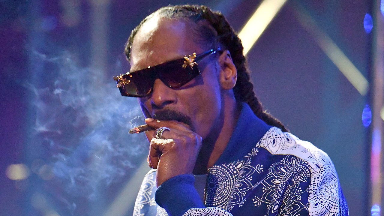 Snoop Dogg’s Full Time Blunt Roller Just Got a Raise Because of Inflation