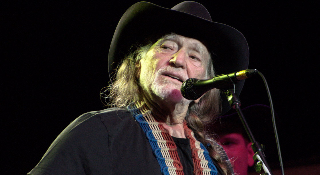 Willie Nelson Is Celebrating His 90th Birthday With Concerts Featuring Snoop Dogg