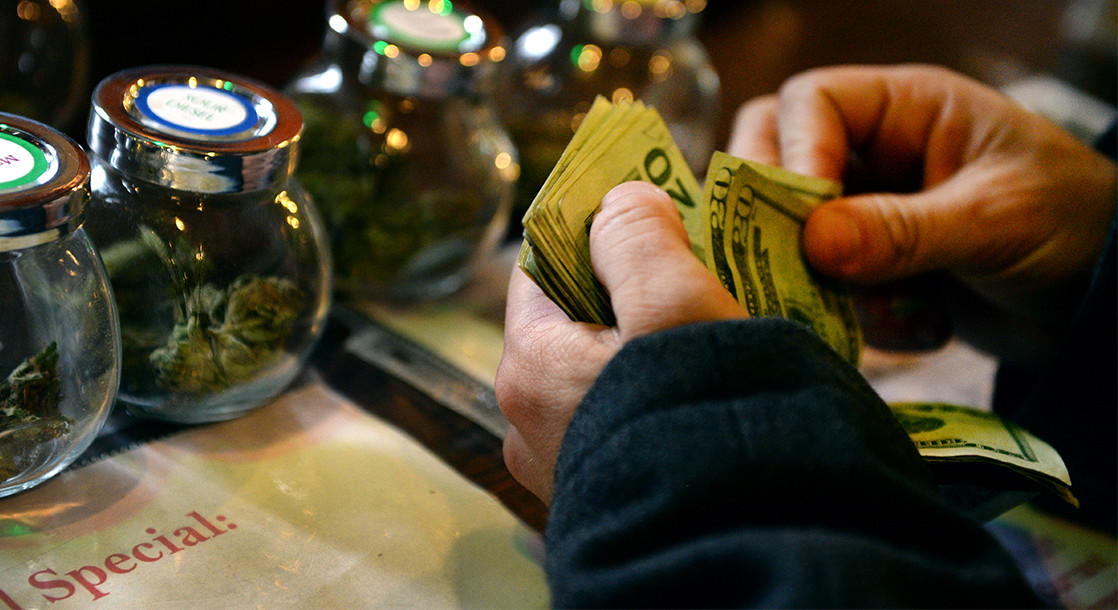 Oregon Marijuana Workers Face Hurdles While Applying for Personal Loans