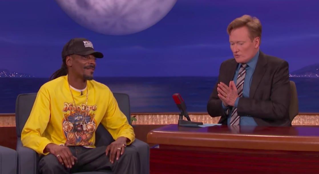 Snoop Dogg Given Green Room Trailer by Conan O’Brien to Keep “Late Night” Set Smoke Free