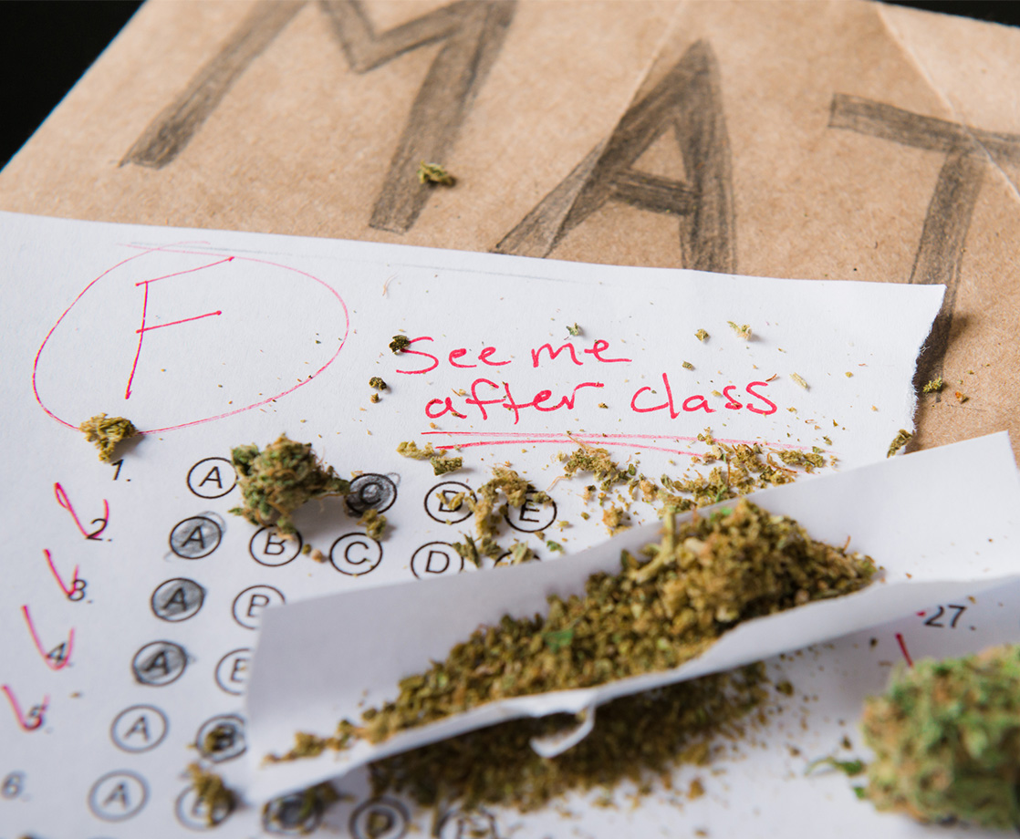 How Can I Enjoy Weed in College without Getting into Trouble?