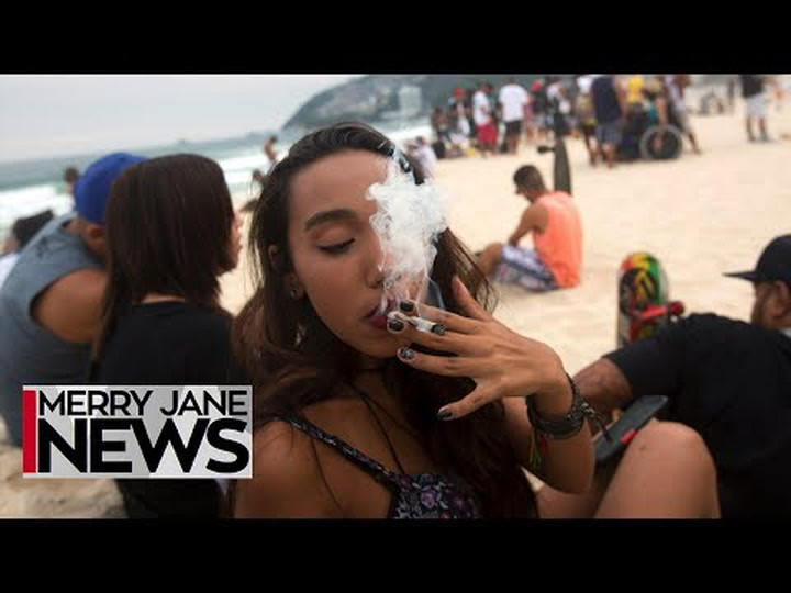 How to Smoke Weed at the Beach Without Getting Busted